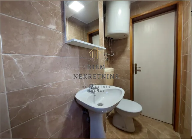 Izdavanje, dvosoban stan, 80m², Mrčevac, Tivat
