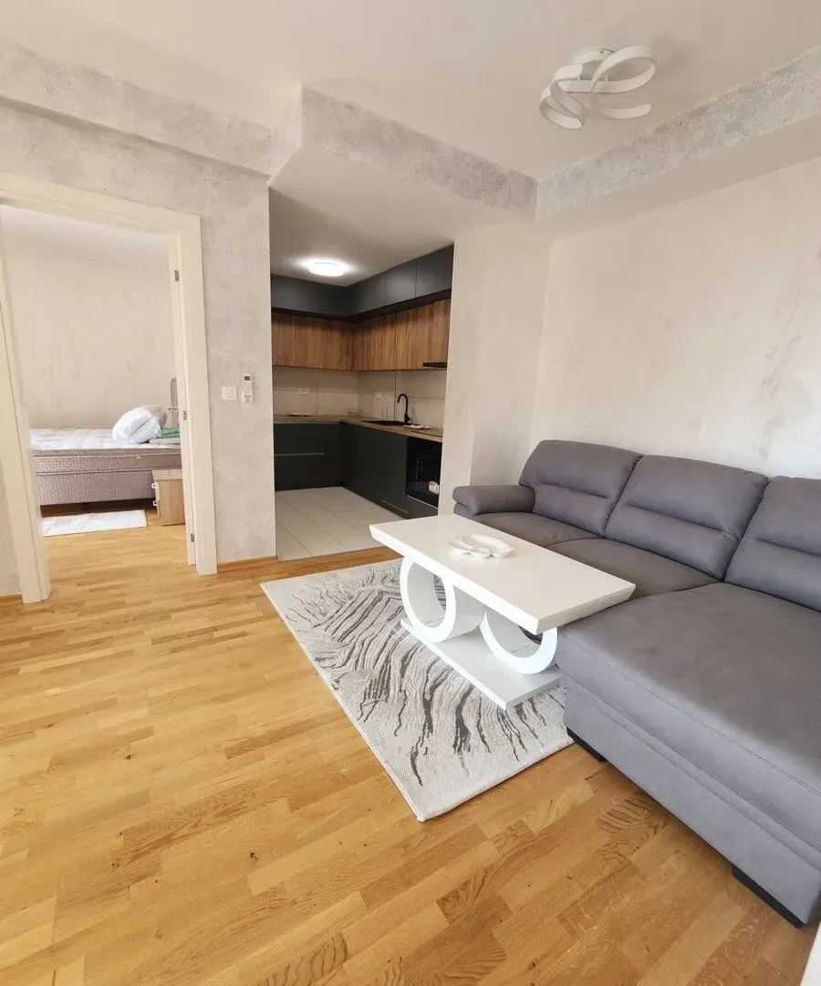 Izdavanje, stan, 70m², Centar, Tivat
