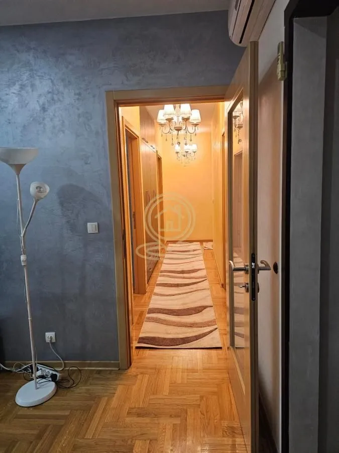 Rent, four bedroom apartment, 97m², Vračar Sve Podlokacije, Beograd