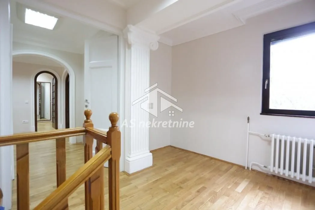 Izdavanje, kuća, 550m², Voždovac Sve Podlokacije, Beograd