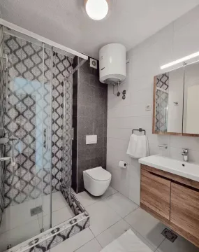 Rent, two bedroom apartment, 85m², Bečići, Budva - image 16