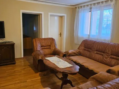 Izdavanje, dvosoban stan, 90m2, Masline, Podgorica Izdavanje, dvosoban stan, 90m2, Masline, Podgorica