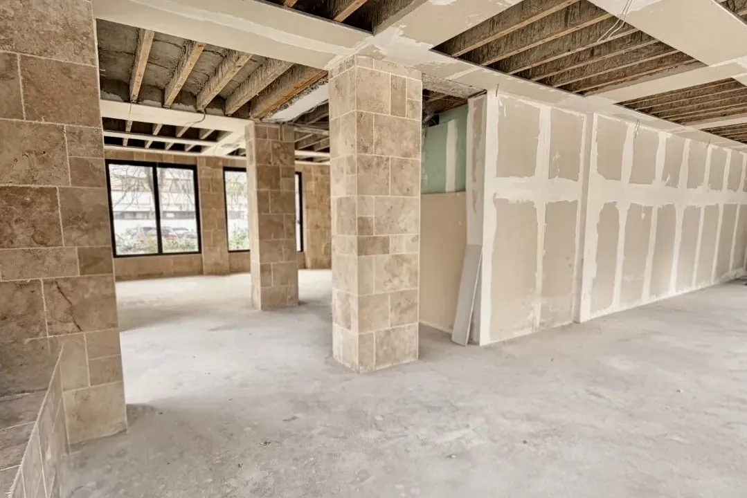 Izdavanje, poslovni prostor, 140m², Centar, Bar