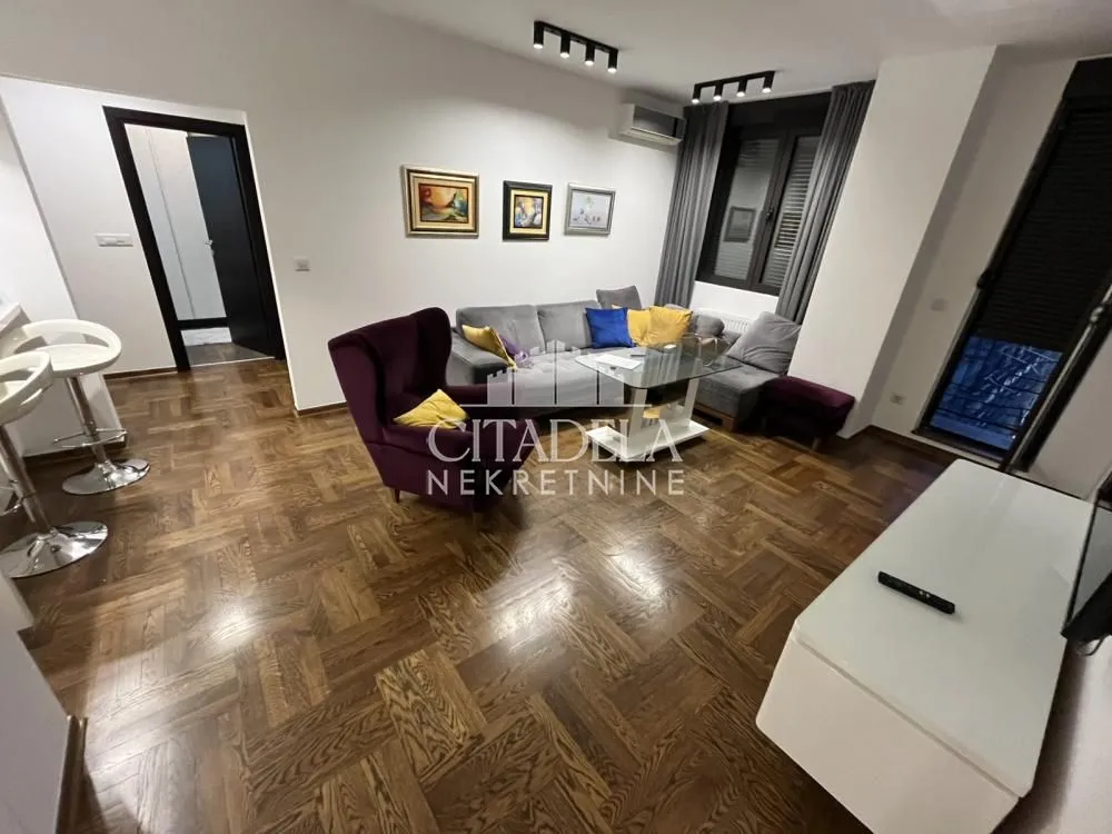Izdavanje, trosoban stan, 67m², Zvezdara Sve Podlokacije, Beograd