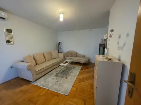 Rent, one bedroom apartment, 60m², Blok 6, Podgorica - image 2
