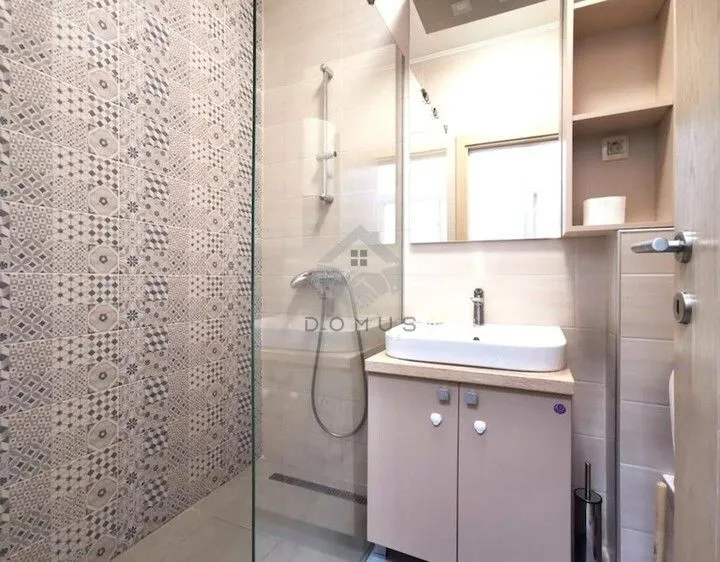 Izdavanje, jednosoban stan, 44m², Blok 9, Podgorica