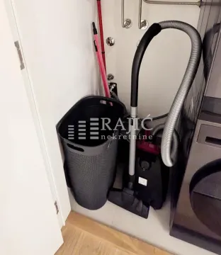 Rent, three bedroom apartment, 73m², Savski Venac, Beograd - image 13