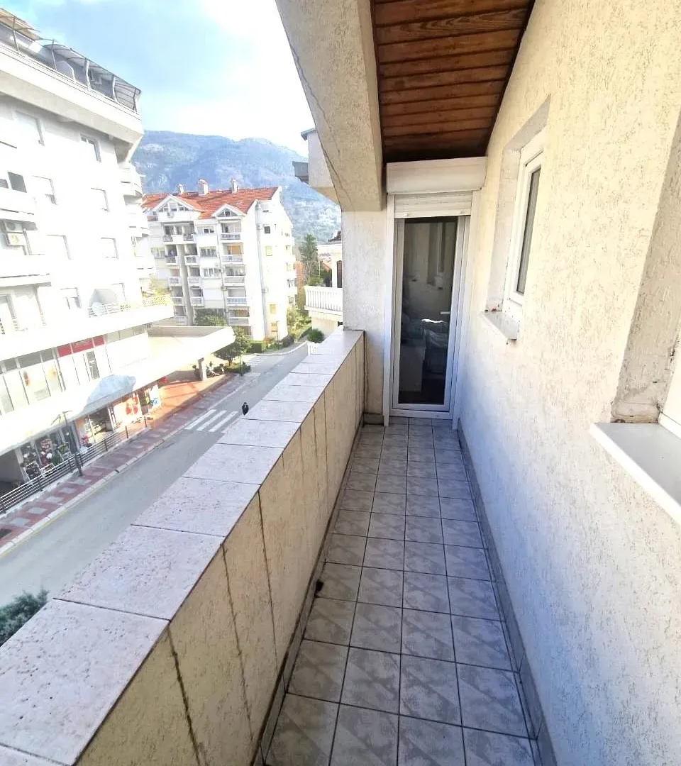 Rent, three bedroom apartment, 88m², Centar, Tivat
