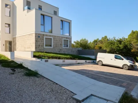 Prodaja, dvosoban stan, 111m², Gradiošnica, Tivat - image 16