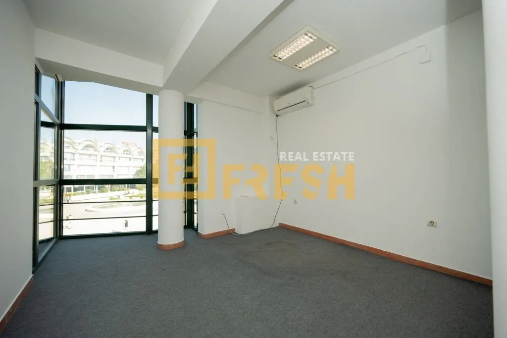 Rent, office space, 1000m², Centar, Podgorica