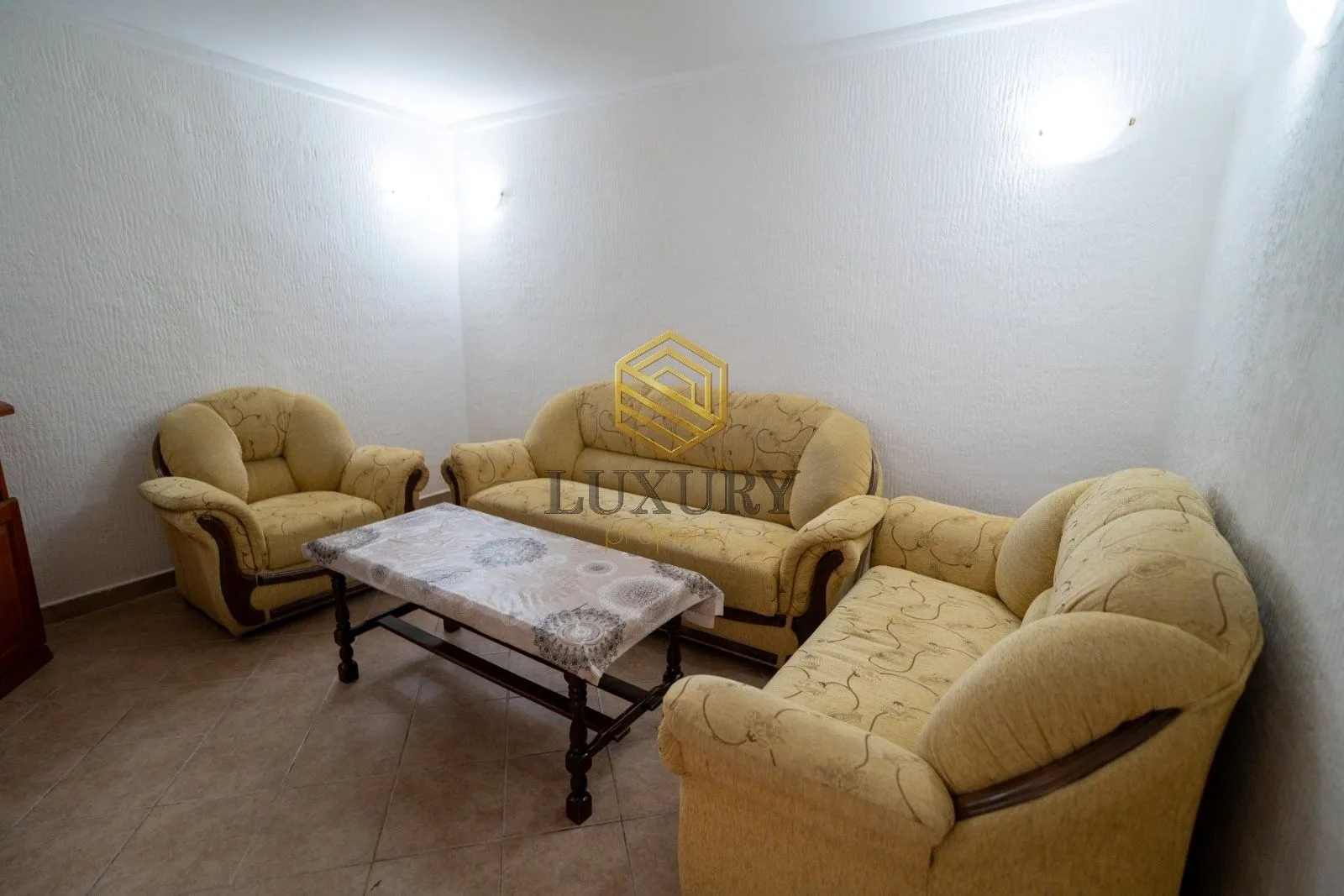 Living room with a seating set and a coffee table.