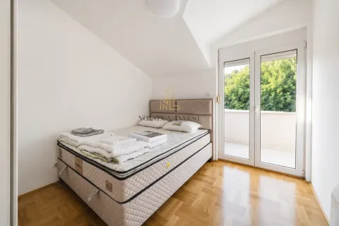 Rent, two bedroom apartment, 72m², Momišići, Podgorica - image 11