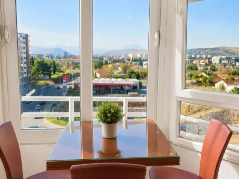 Izdavanje, jednosoban stan, 50m², Stari Aerodrom, Podgorica - image 1