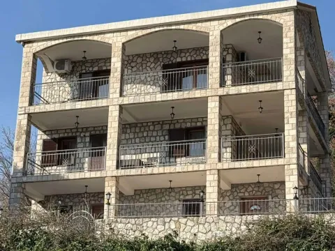 Izdavanje, kuća, 150m², Kuljače, Budva - image 25