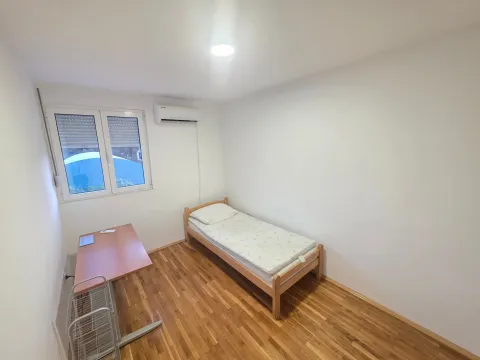 Izdavanje, dvosoban stan, 65m², Blok 5, Podgorica - image 10