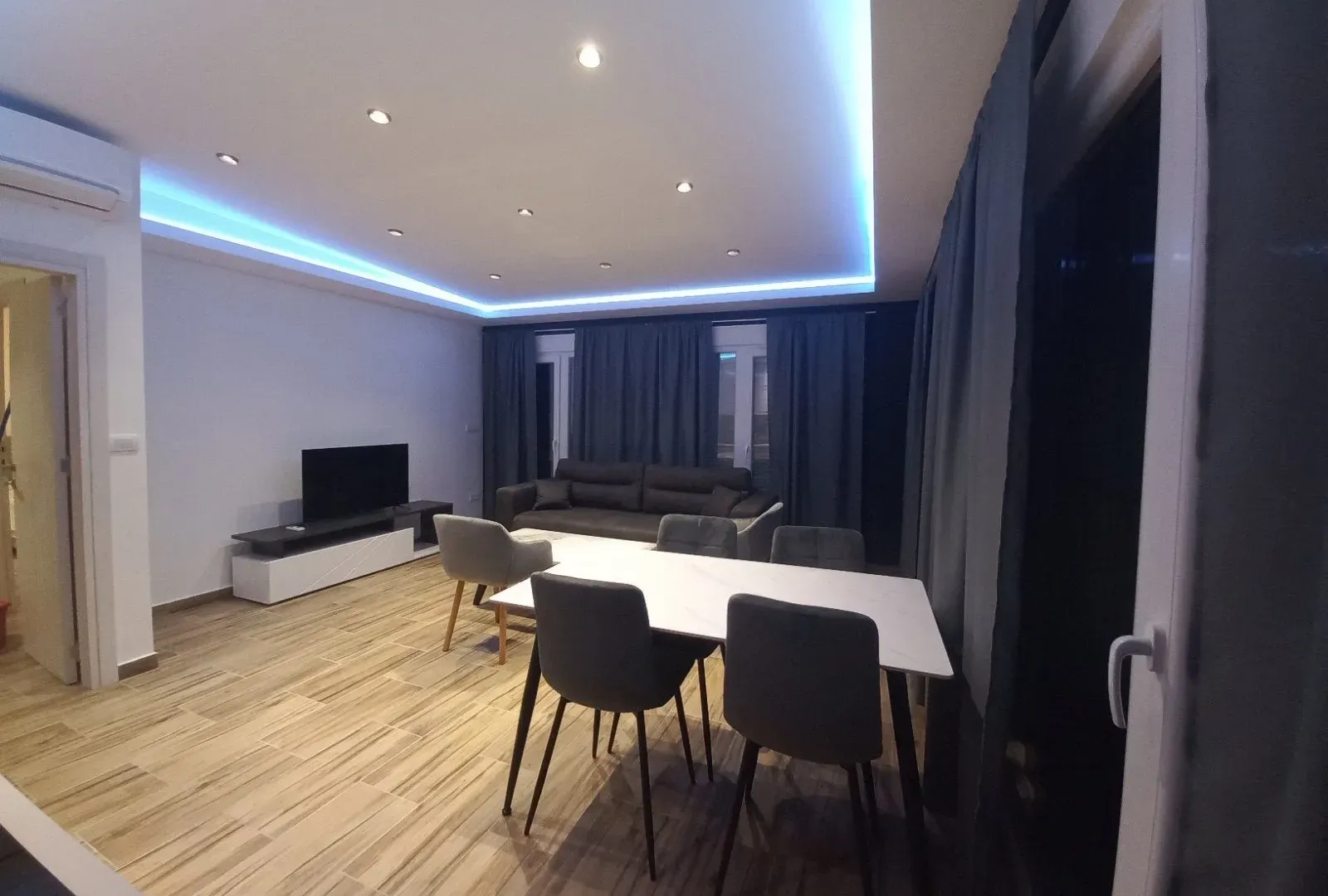 Izdavanje, dvosoban stan, 70m², Kalimanj, Tivat