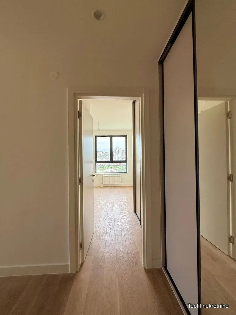 Izdavanje, trosoban stan, 77m², Savski Venac, Beograd