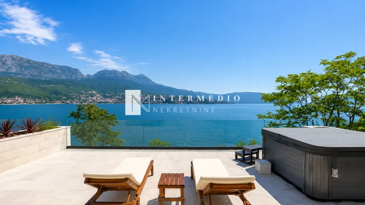 Prodaja, dvosoban stan, 61m², Njivice, Herceg Novi