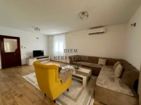 Izdavanje, kuća, 320m², Zlatica, Podgorica - image 11