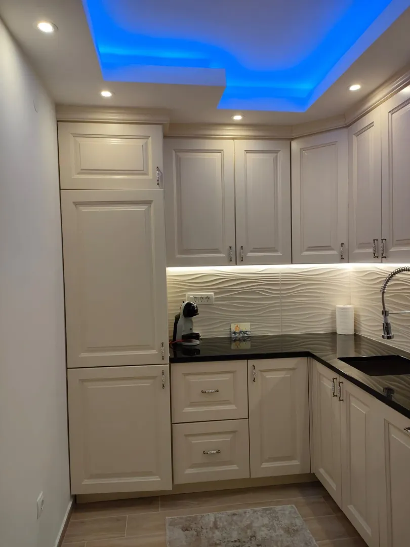 Izdavanje, dvosoban stan, 70m², Centar, Bar