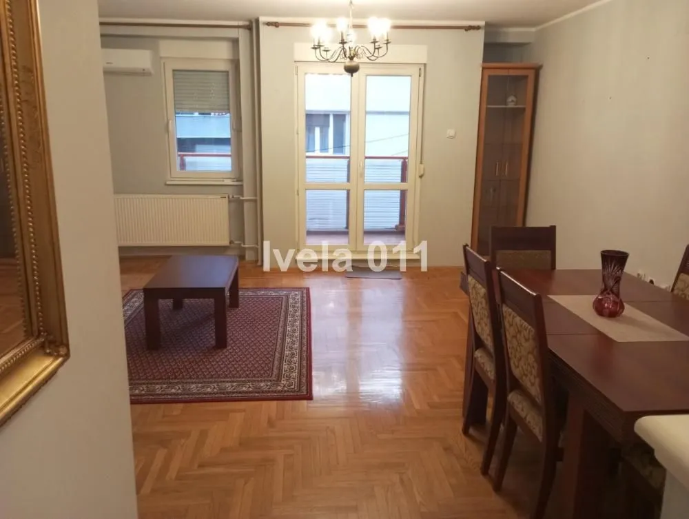 Prodaja, trosoban stan, 85m², Đeram Pijaca, Beograd