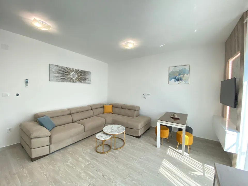 Rent, one bedroom apartment, 50m², Bečići, Budva