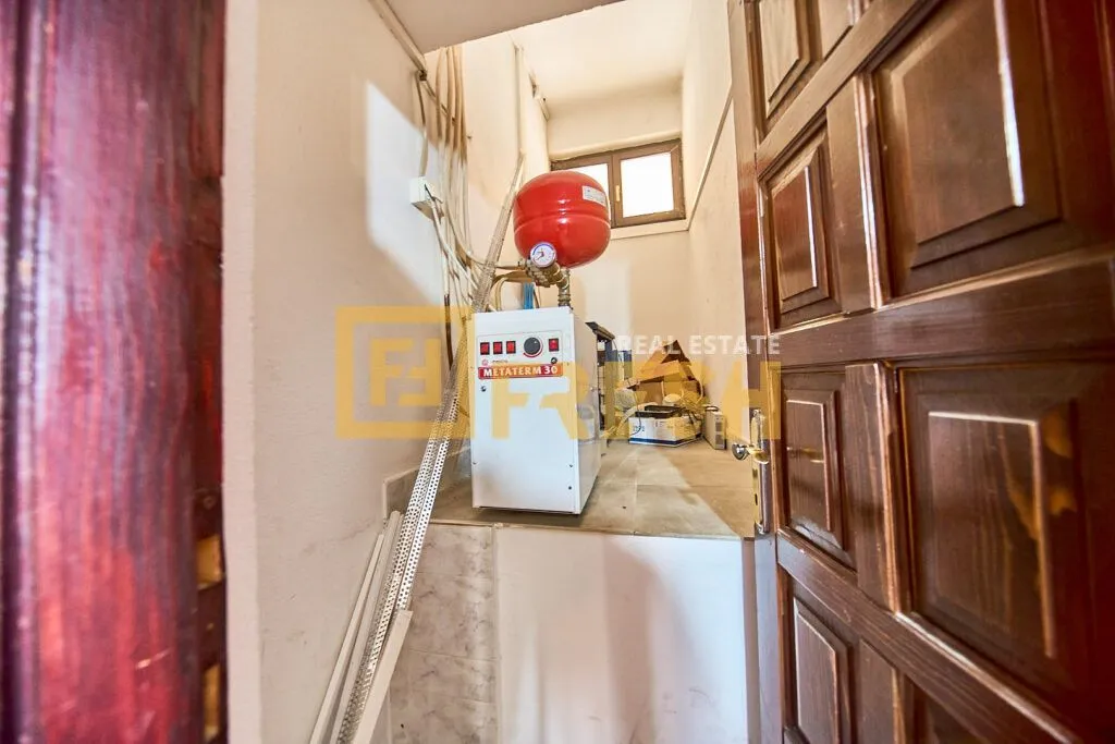 Izdavanje, kuća, 280m², Gorica C, Podgorica