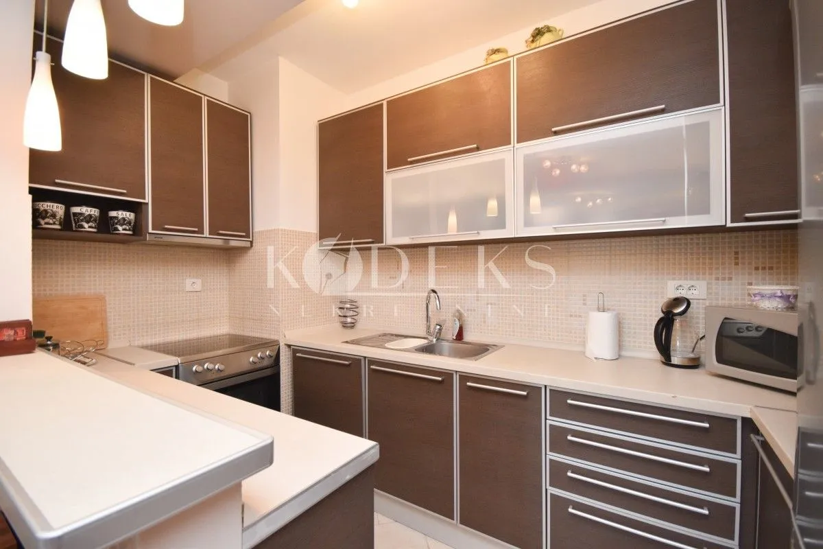 Izdavanje, dvosoban stan, 75m², Gorica C, Podgorica