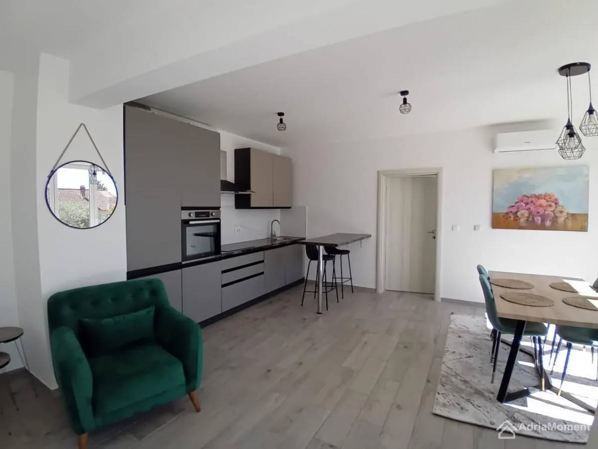 Prodaja, dvosoban stan, 74m², Đenovići, Herceg Novi