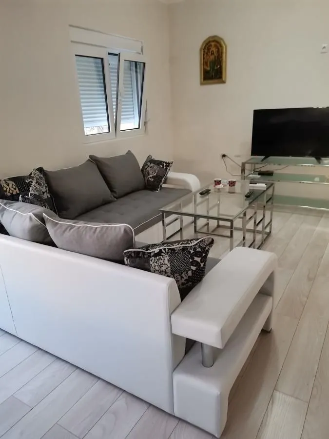 Izdavanje, kuća, 40m², Stari Aerodrom, Podgorica