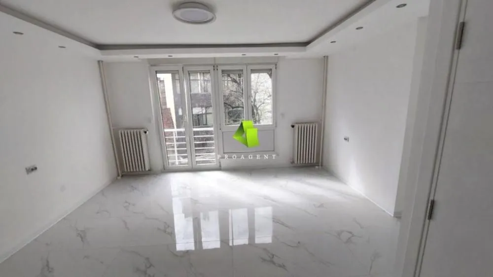 Rent, office space, 52m², Medijana, Niš