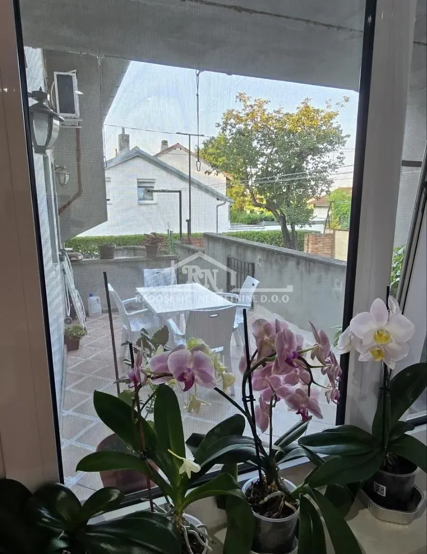 Prodaja, stan, 199m², Petlovo Brdo, Beograd