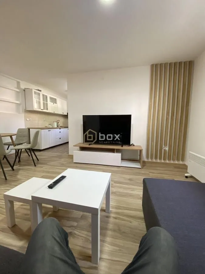Izdavanje, dvosoban stan, 75m², Pantelej, Niš