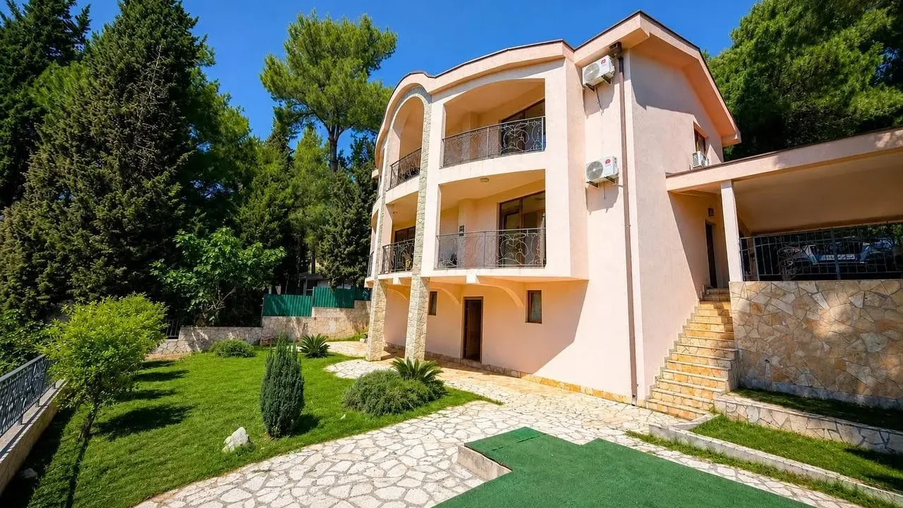 Prodaja, kuća, 240m², Šušanj, Bar