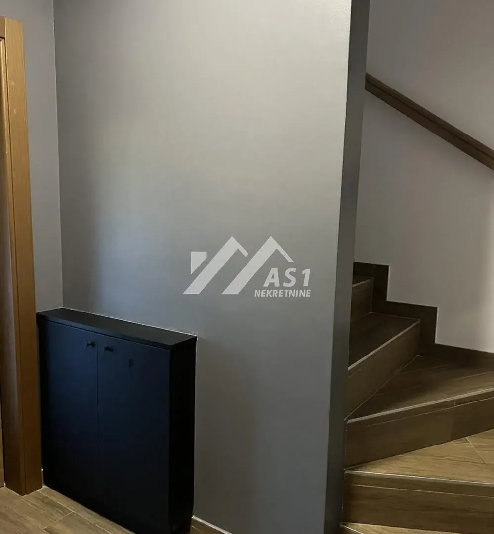 Prodaja, četvorosoban stan, 73m², Karagača, Petrovaradin