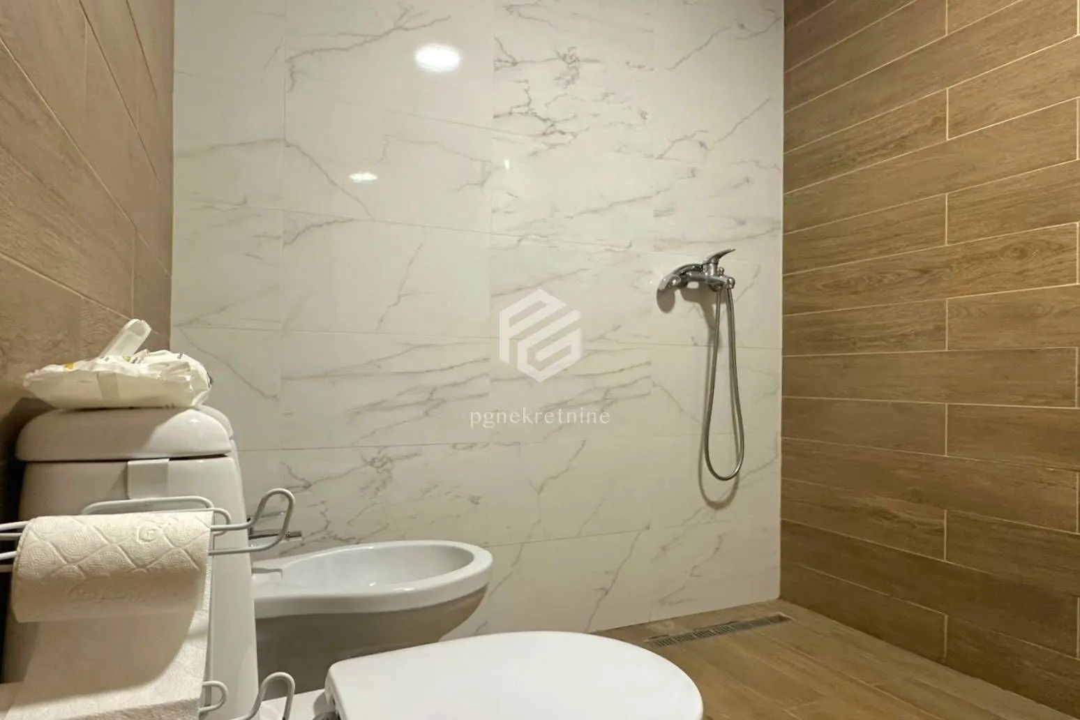 Izdavanje, dvosoban stan, 69m², Ljubović, Podgorica