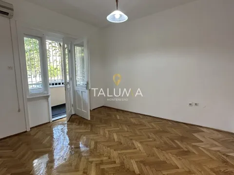 Izdavanje, jednosoban stan, 60m², Centar, Podgorica