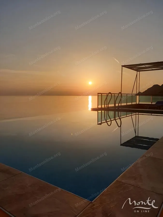 Prodaja, kuća, 358m², Dobre Vode, Bar