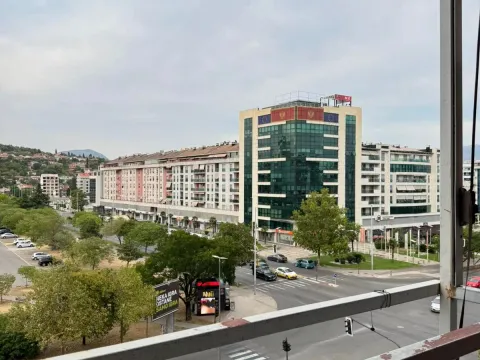 Rent, three bedroom apartment, 95m², Blok 5, Podgorica - image 14