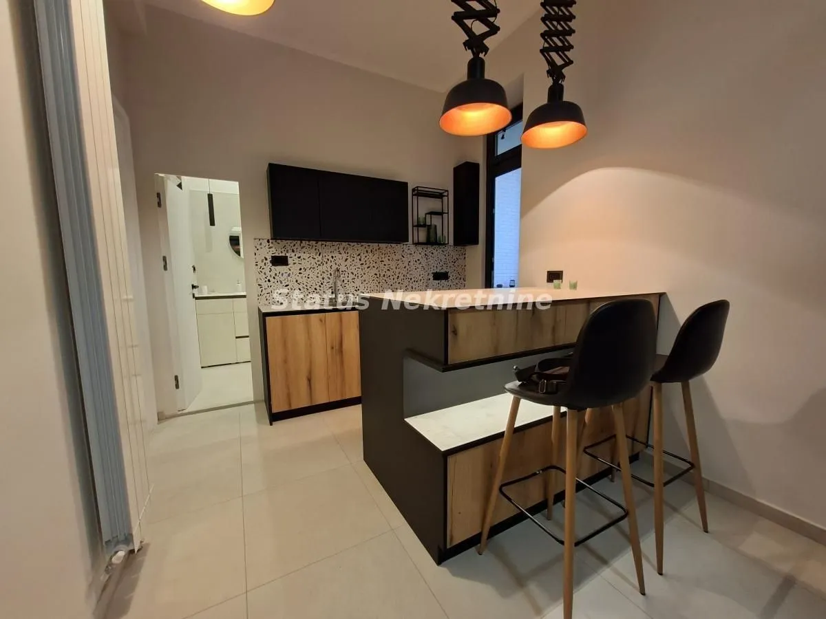 Prodaja, trosoban stan, 100m², Stari grad, Novi Sad