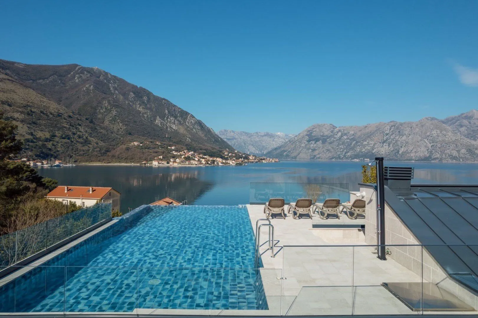 Prodaja, trosoban stan, 204m², Dobrota, Kotor
