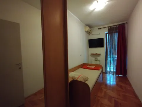 Izdavanje, dvosoban stan, 75m², Preko Morače, Podgorica - image 2