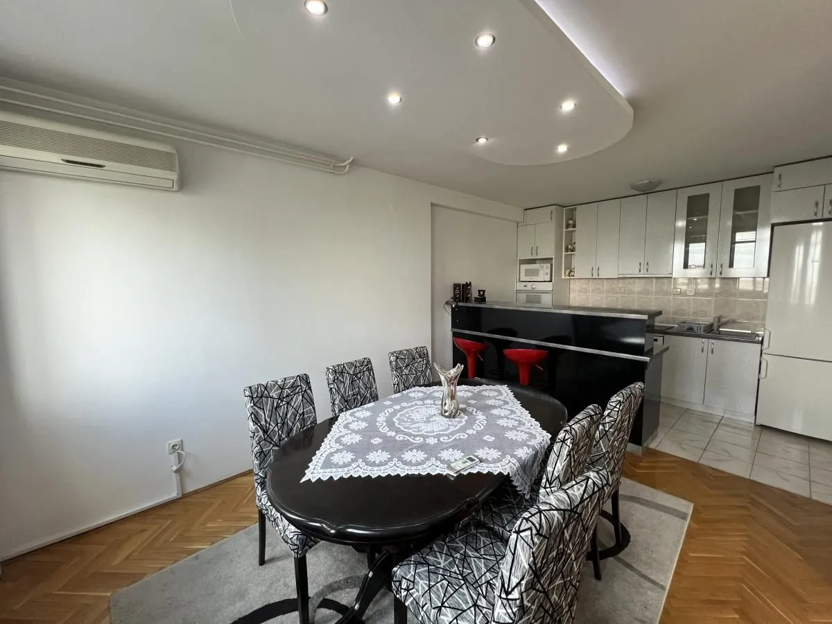 Prodaja, stan, 101m², Bulevar Oslobodjenja, Novi Sad Sve Podlokacije