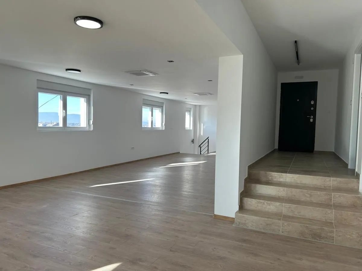 Rent, office space, 230m², Centar, Niš