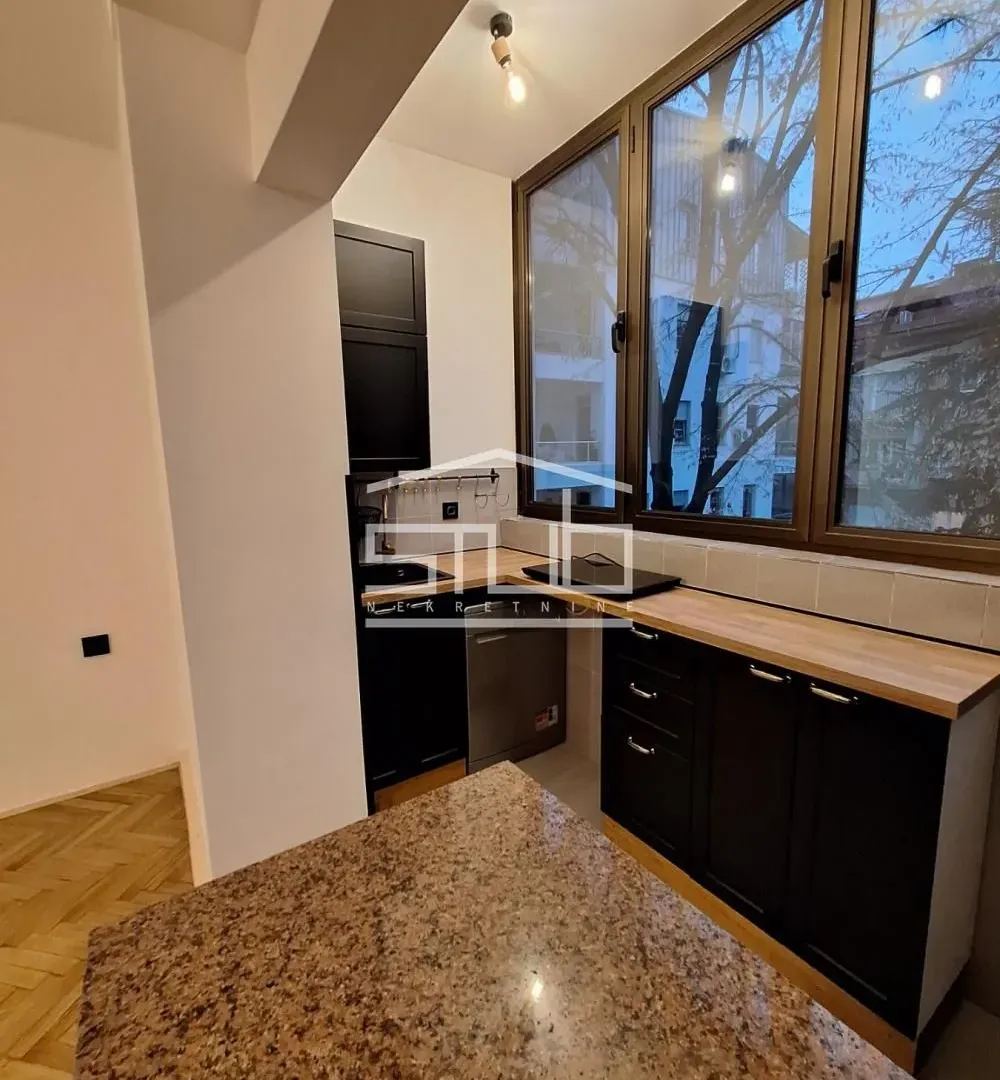 Izdavanje, trosoban stan, 70m², Savski Venac, Beograd