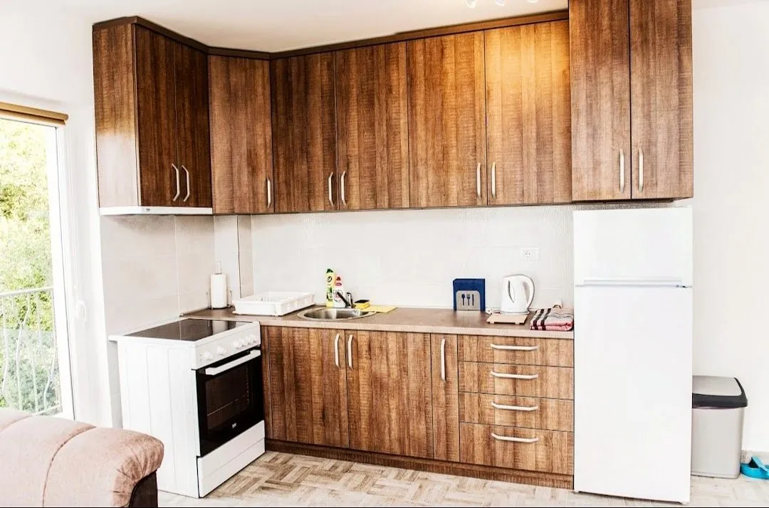 Izdavanje, jednosoban stan, 45m², Kalimanj, Tivat