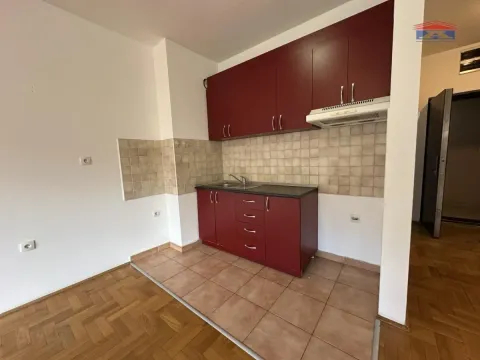 Izdavanje, poslovni prostor, 45m², Grbavica, Novi Sad Sve Podlokacije - image 4