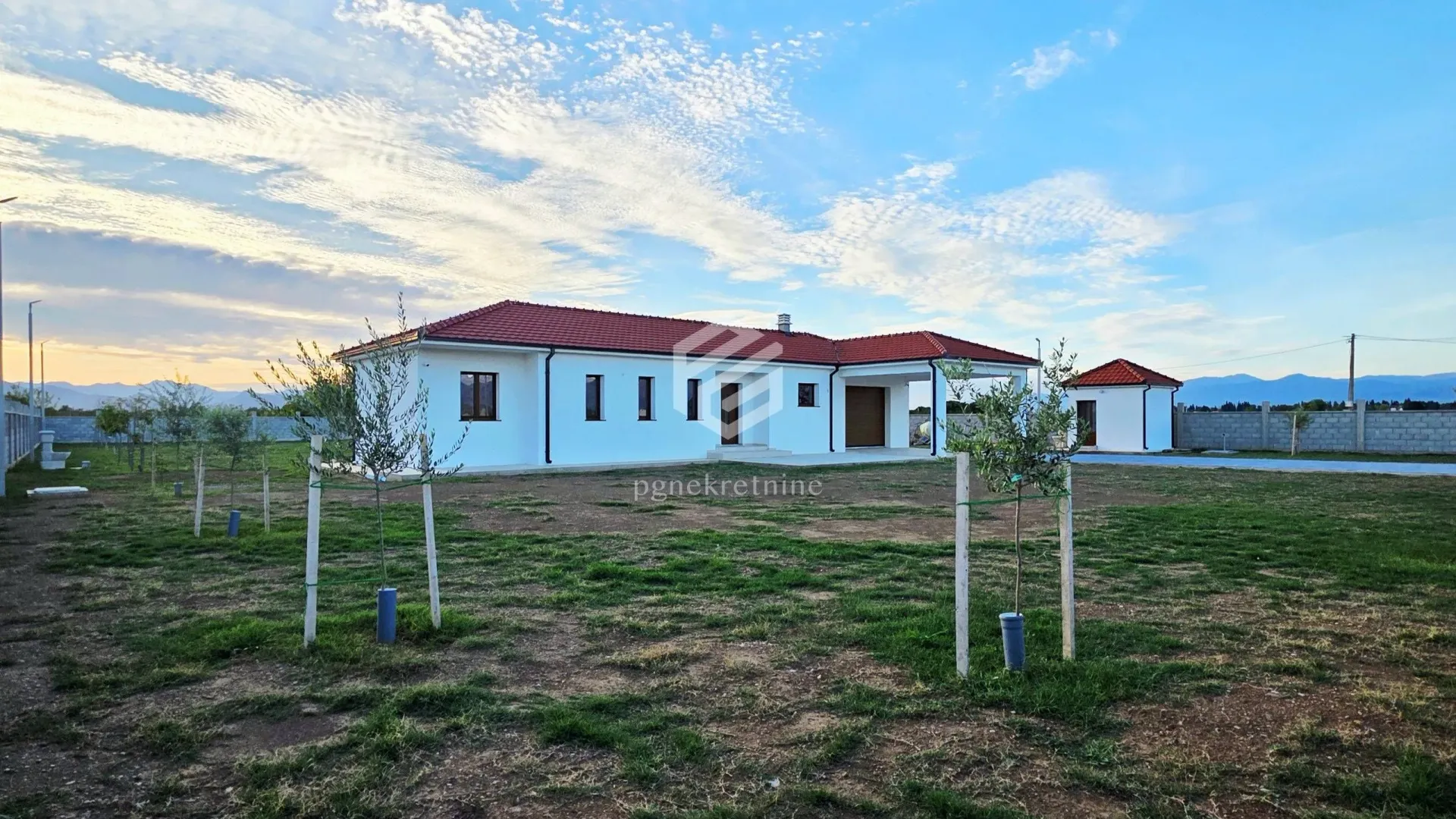Izdavanje, kuća, 190m², Golubac, Srbija