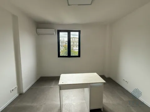 Izdavanje, poslovni prostor, 118m², Centar, Podgorica - image 6
