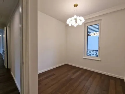 Izdavanje, petosoban stan, 147m², Slavija, Vračar Sve Podlokacije - image 12